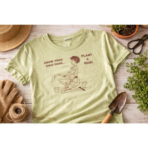 Vintage Novelty Graphic T-Shirt Womens Large “Grow Your Own Dope Plant A Man"